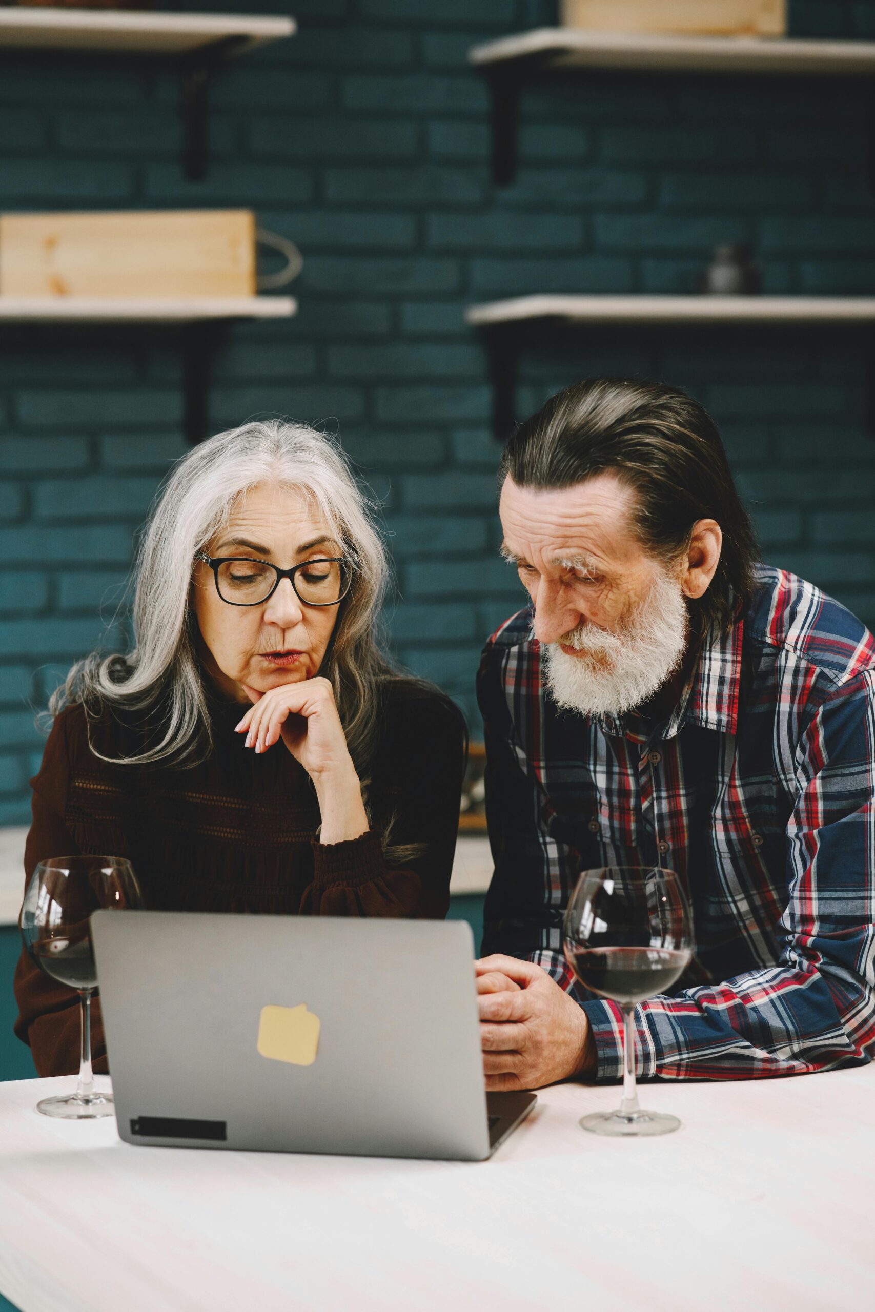 Retired couple on a laptop